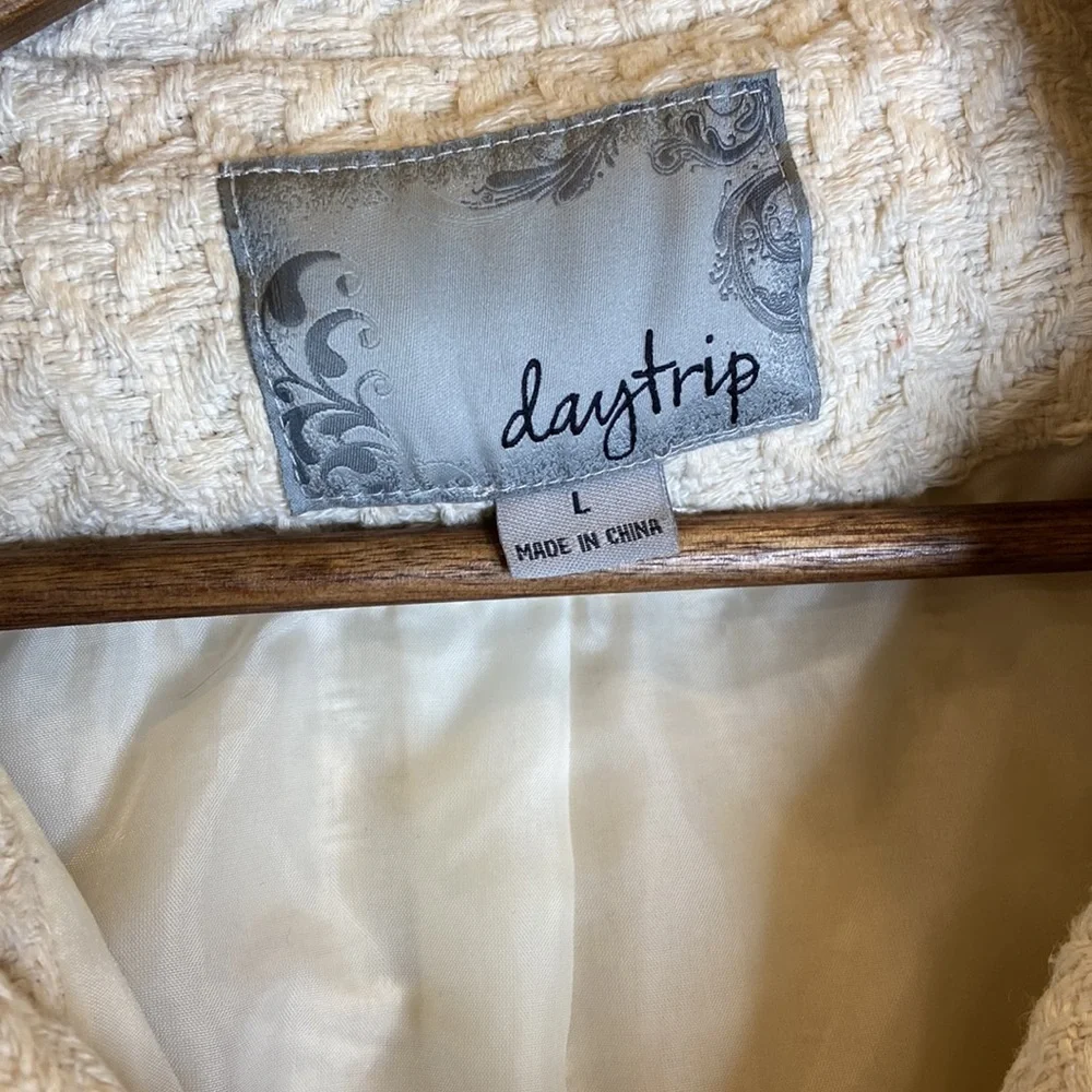 Daytrip Ivory Detachable Hood Tie Waist Buttoned Coat - Picture 7 of 13